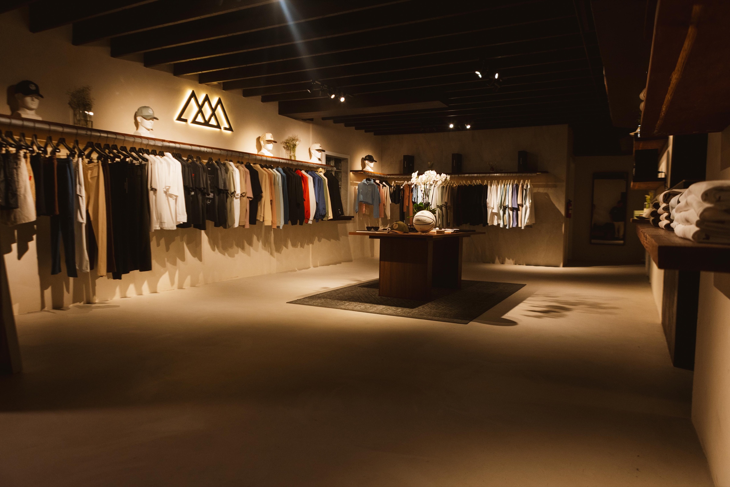 Inside DSPLACE Brickell: warm lighting, clothing displays and the illuminated brand emblem